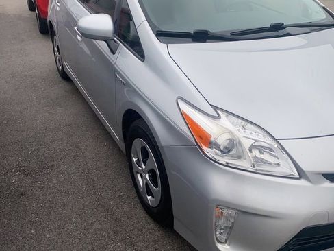 Used 2014 Toyota Prius Three image 2