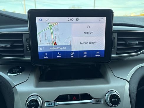 Used 2022 Ford Explorer XLT w/ Equipment Group 202A image 24