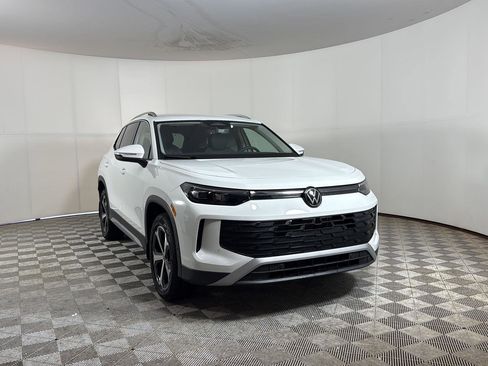New 2026 Volkswagen Tiguan SE AWD/4WD image 1