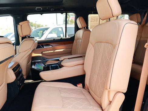 Used 2022 Jeep Grand Wagoneer Series III AWD/4WD image 41
