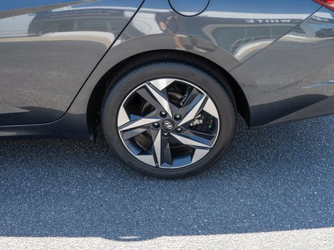 Used 2023 Hyundai Elantra SEL w/ Convenience Package FWD image 11