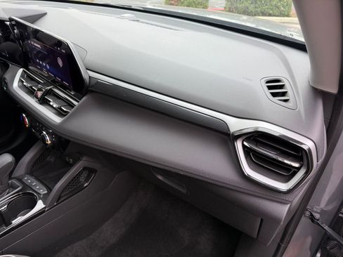 Used 2025 Chevrolet TrailBlazer LT image 33