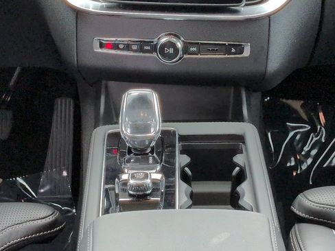 Used 2025 Volvo XC90 T8 Ultra w/ Protection Package Premier AWD/4WD image 19