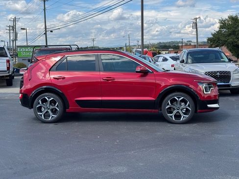 New 2025 Kia Niro EX Touring image 2