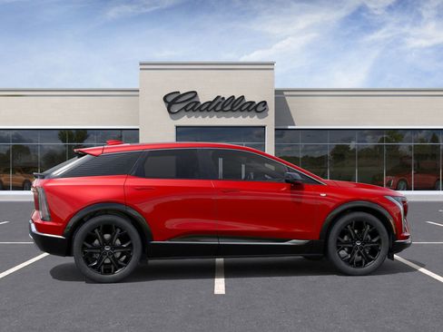 New 2025 Cadillac Optiq Luxury 1 w/ LPO, ONYX Package image 5