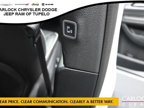 Used 2026 Chrysler Pacifica Limited FWD image 36