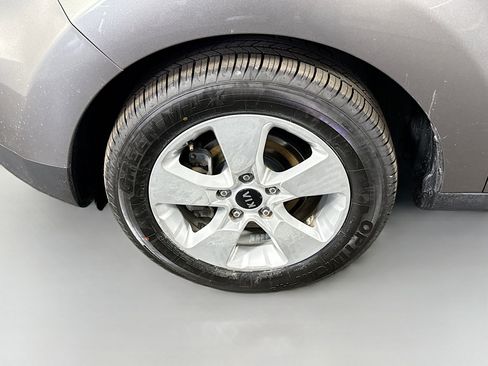 Used 2018 Kia Soul FWD image 36