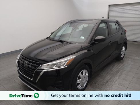 Used 2021 Nissan Kicks S image 1