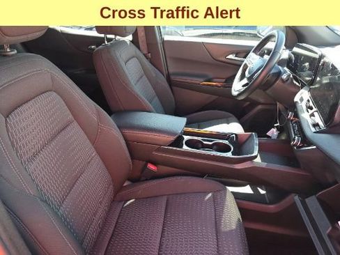 Used 2025 Chevrolet Equinox LT image 10