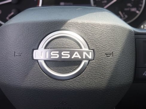 Used 2025 Nissan Rogue SV AWD/4WD image 10
