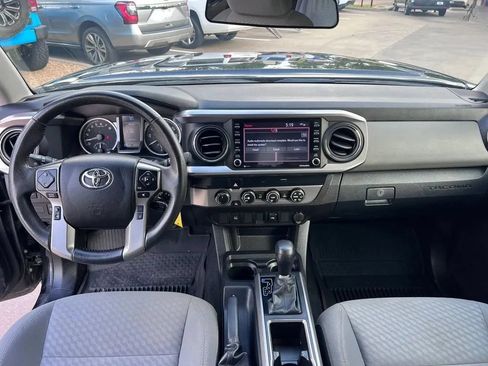 Used 2022 Toyota Tacoma SR5 w/ SR5 Appearance Package (SM) AWD/4WD image 34