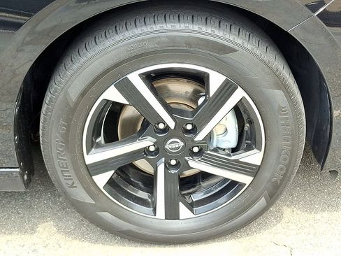 Used 2025 Nissan Sentra SV FWD image 10