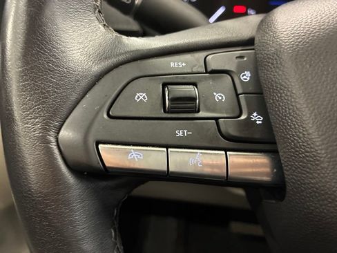 Used 2022 Cadillac XT4 Luxury w/ Cold Weather Package AWD/4WD image 17