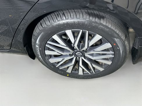 Used 2023 Nissan Altima 2.5 SV FWD image 11