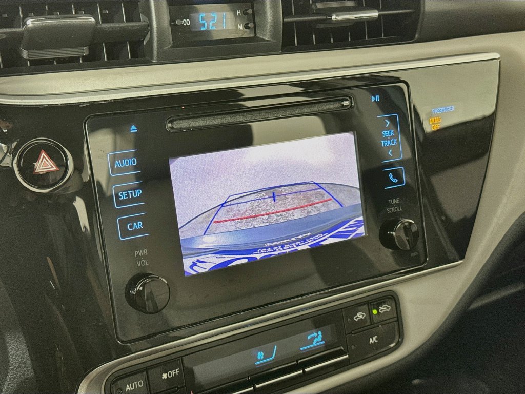 Used 2018 Toyota Corolla LE FWD image 15