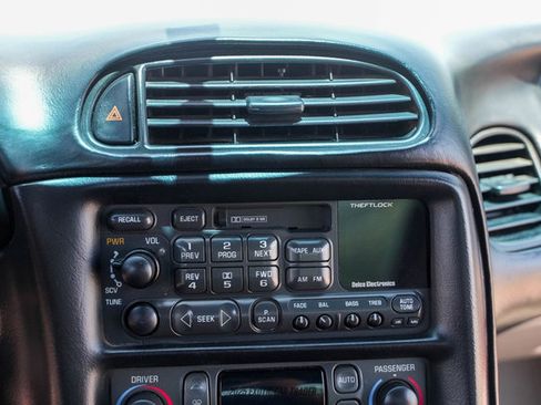 Used 1999 Chevrolet Corvette Coupe w/ Memory Pkg image 31