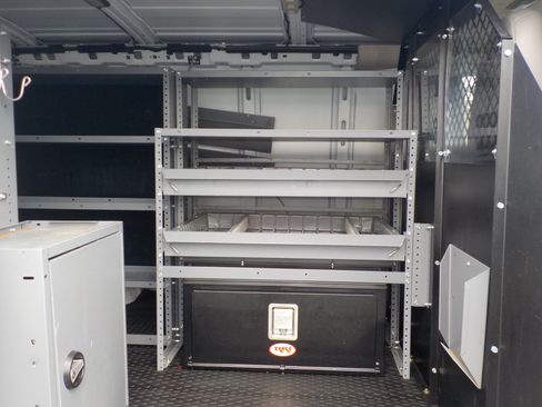 Used 2016 Chevrolet Express 2500 RWD image 25