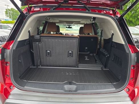 New 2026 Nissan Pathfinder Platinum AWD/4WD image 11