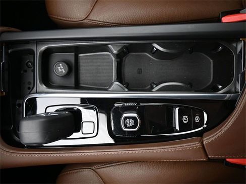 Used 2023 Volvo XC90 B6 Plus w/ Protection Package Premier image 11