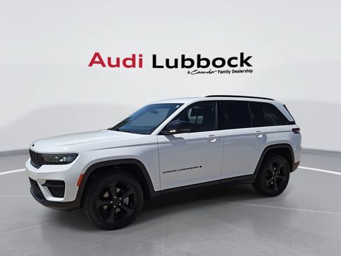 Used 2023 Jeep Grand Cherokee Altitude AWD/4WD image 5