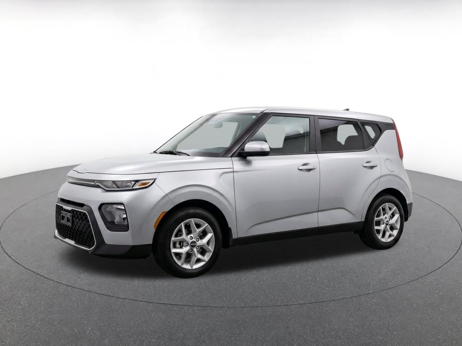 Used 2025 Kia Soul LX w/ LX Technology Package FWD image 3