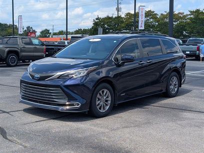 Certified 2021 Toyota Sienna XLE