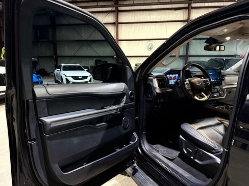 Used 2024 Ford Expedition XLT RWD image 12