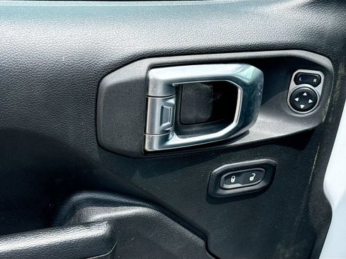 Used 2023 Jeep Wrangler Unlimited AWD/4WD image 19