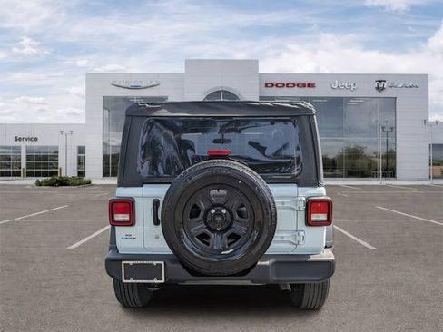 Used 2022 Jeep Wrangler Sport AWD/4WD image 4