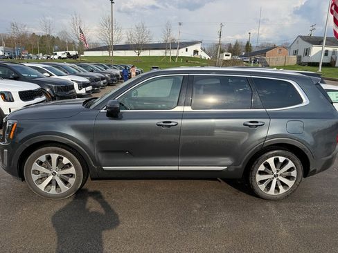 Used 2022 Kia Telluride S image 3