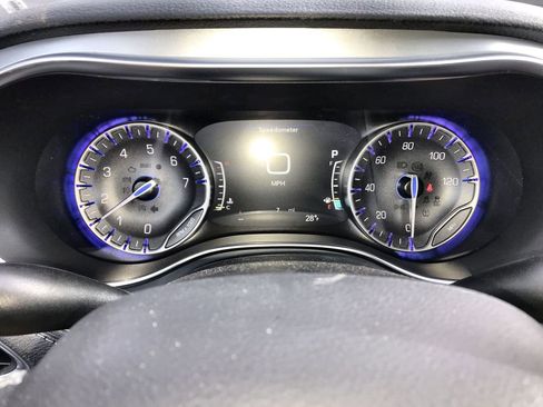 New 2026 Chrysler Pacifica Limited w/ Uconnect Theater Family Group image 15