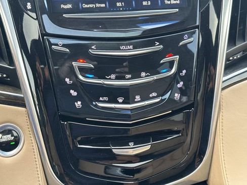Used 2018 Cadillac Escalade Platinum image 27