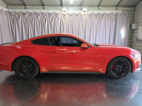 Used 2016 Ford Mustang Coupe RWD image 9
