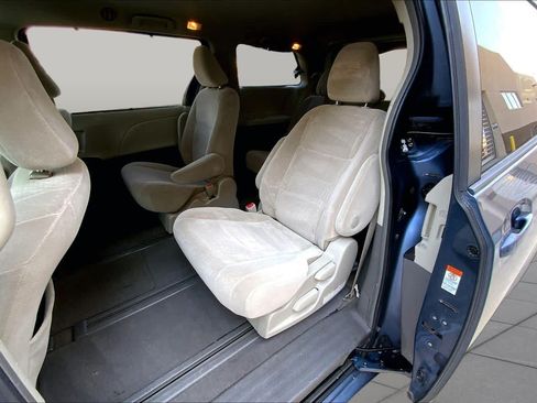 Used 2015 Toyota Sienna LE AWD/4WD image 21