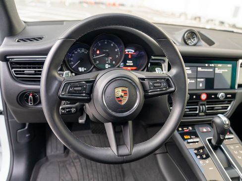 Used 2025 Porsche Macan image 13