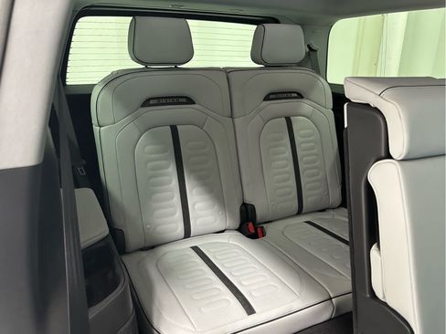 Used 2025 Rivian R1S Adventure AWD/4WD image 24