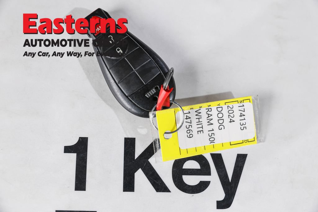 Used 2024 RAM 1500 Classic SLT AWD/4WD image 8