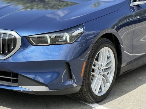 Used 2025 BMW 530i w/ Premium Package image 11