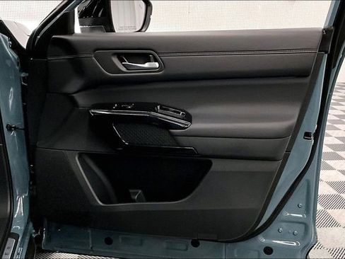 New 2026 Nissan Pathfinder Platinum AWD/4WD image 40