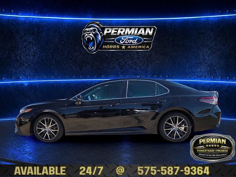 Used 2023 Toyota Camry SE FWD image 2