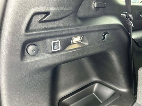 New 2025 Jeep Grand Cherokee L Altitude image 8