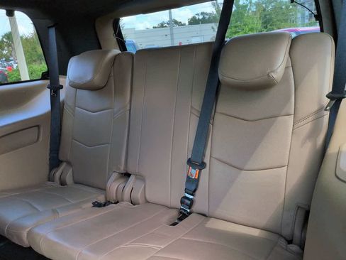 Used 2018 Cadillac Escalade Platinum RWD image 13