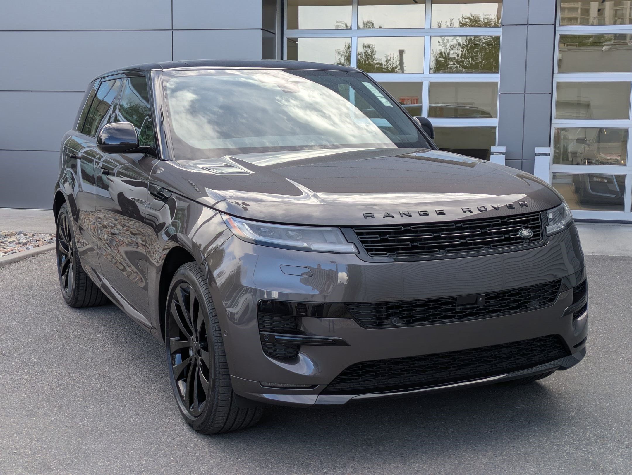 New 2026 Land Rover Range Rover Sport Dynamic SE AWD/4WD image 3