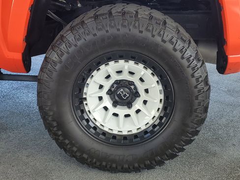 Used 2024 Toyota Tacoma TRD Sport RWD image 7