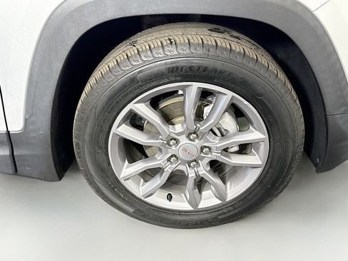 Used 2022 GMC Terrain SLT image 32