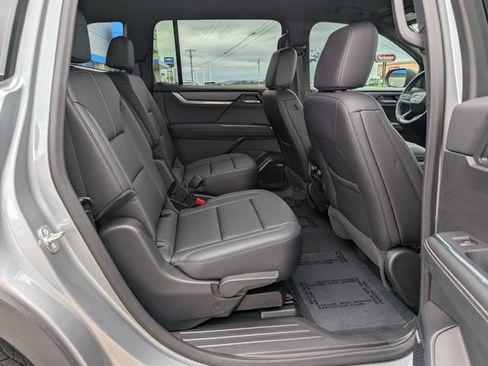 Used 2026 GMC Acadia Elevation w/ Elevation Premium Package AWD/4WD image 5