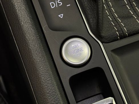 Used 2022 Volkswagen Atlas Cross Sport SE FWD image 29