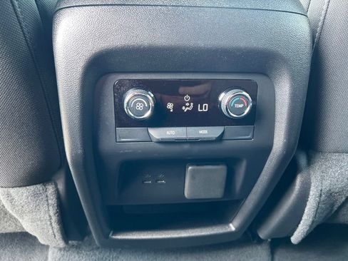 Used 2026 Chevrolet Traverse LT w/ Driver Confidence Package FWD image 28