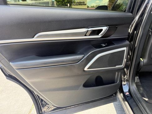 Used 2022 Kia Telluride LX FWD image 25