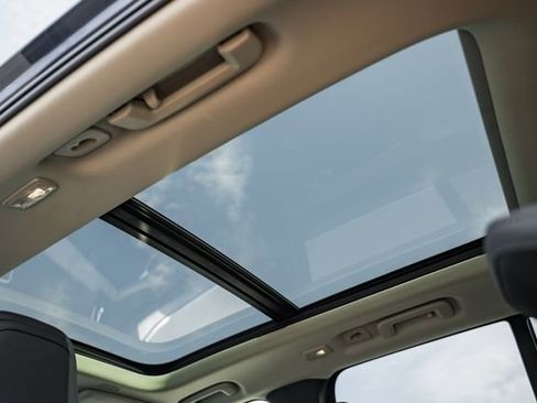 Used 2025 Volvo XC90 B6 Plus image 34